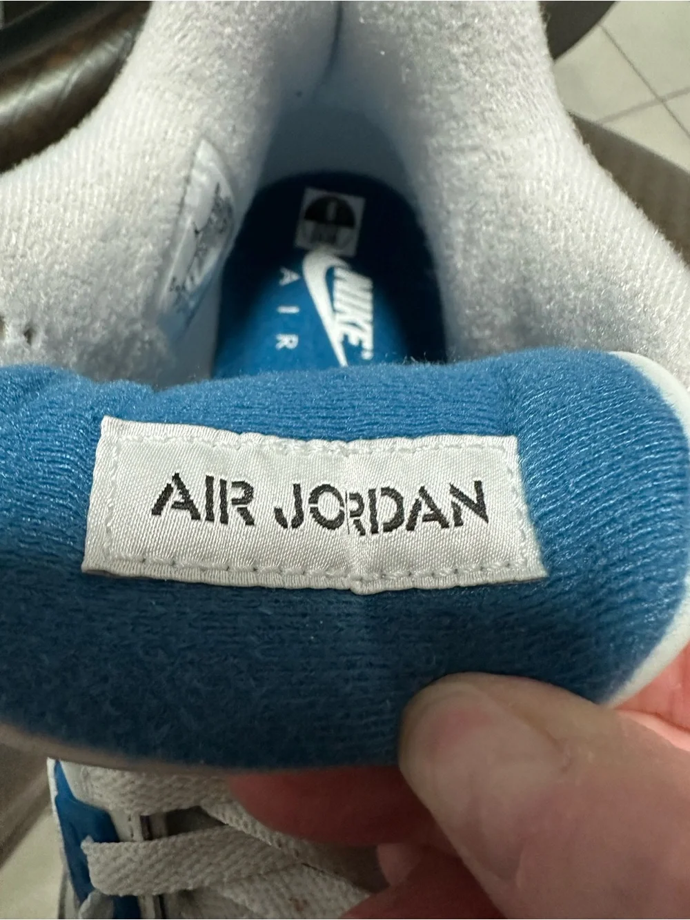 Jordan 4 Retro Military Blue (2024) Preowned in box. size 9